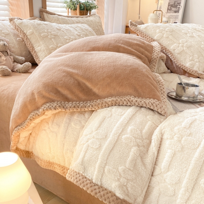 91家纺网 家纺一手货源 找家纺 蜜柚2024新款四叶草系列提花塔芙绒四件套四件套四叶草-奶白