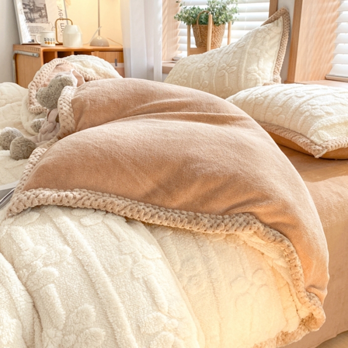 91家纺网 家纺一手货源 找家纺 蜜柚2024新款四叶草系列提花塔芙绒四件套四件套四叶草-奶白