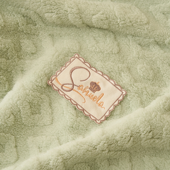 91家纺网 家纺一手货源 找家纺 21度C 2023新款塔复绒+贝贝绒双层复合毯 凌角点-浅灰绿