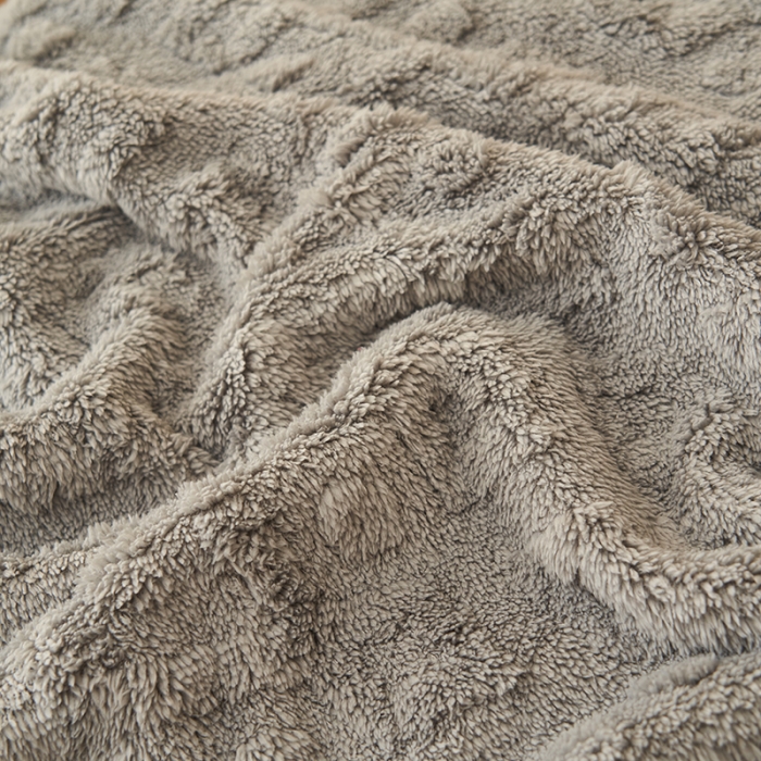 91家纺网 家纺一手货源 找家纺 21度C 2023新款塔复绒+贝贝绒双层复合毯 凌角点-深冬灰