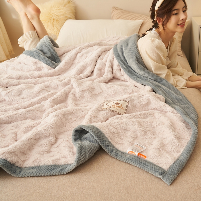 91家纺网 家纺一手货源 找家纺 21度C 2023新款塔复绒+贝贝绒双层复合毯 凌角点-月光黄