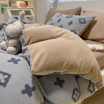 91家纺网 家纺一手货源 找家纺 奥汀洛2023加厚保暖泰迪绒提花全消光牛奶绒四件套-暖阳