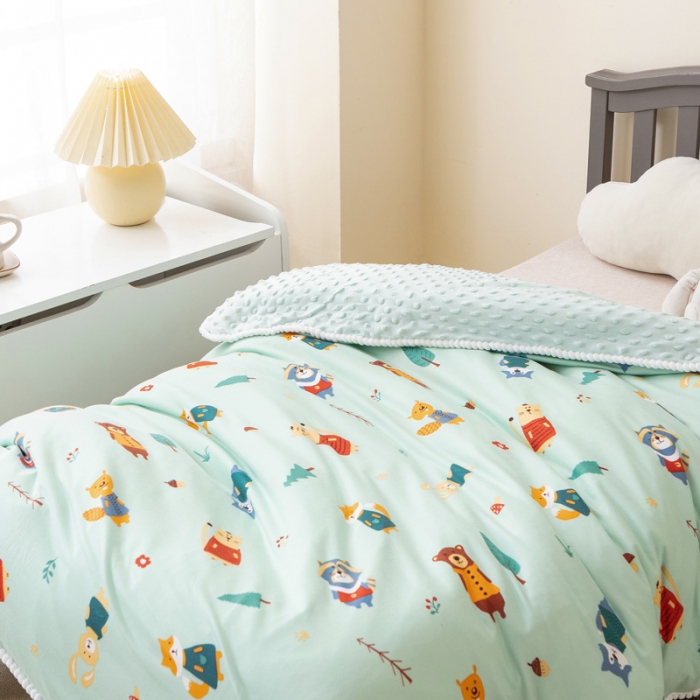 91家纺网 家纺一手货源 找家纺 喜多兔 2022新款小可爱豆豆被 动物王国绿色