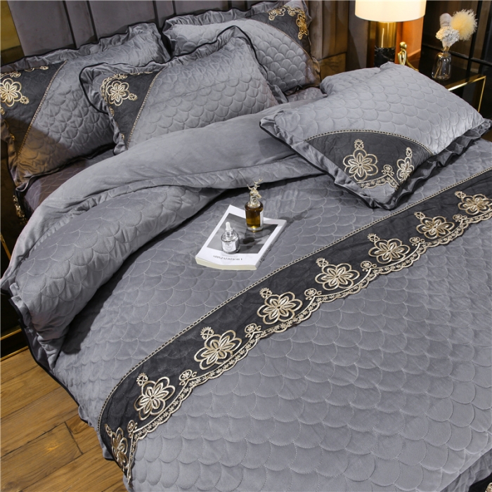 91家纺网 家纺一手货源 找家纺 青竹苑水晶绒全绗缝床裙被套四件套加厚保暖被罩床罩 绅士灰