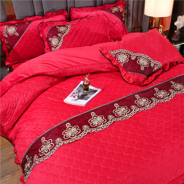 91家纺网 家纺一手货源 找家纺 青竹苑2022款水晶绒全绗缝床裙被套四件套加厚保暖被罩床罩 中国红