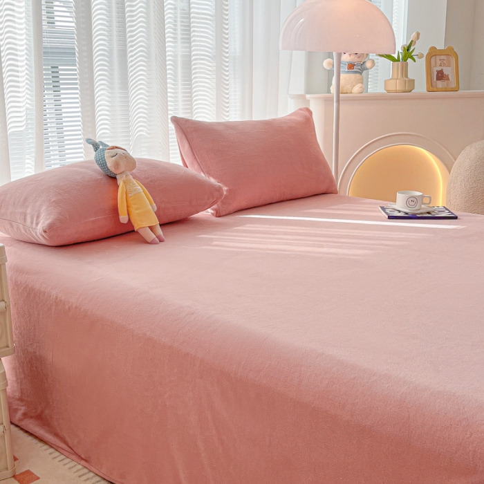 91家纺网 家纺一手货源 找家纺 雨帆家纺 2022新款牛奶绒单品床单系列 少女粉