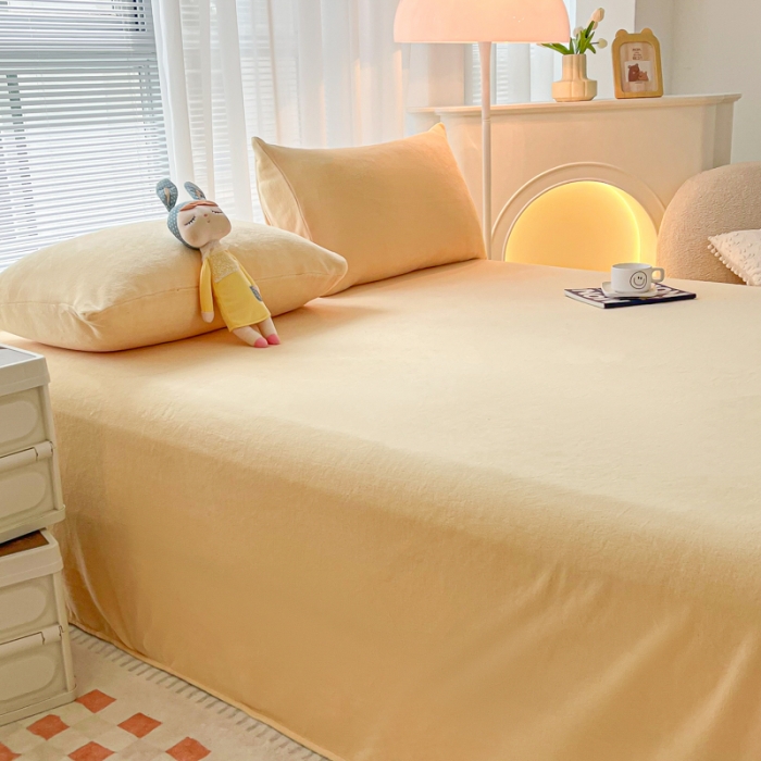 91家纺网 家纺一手货源 找家纺 雨帆家纺 2022新款牛奶绒单品床单系列 芝士黄