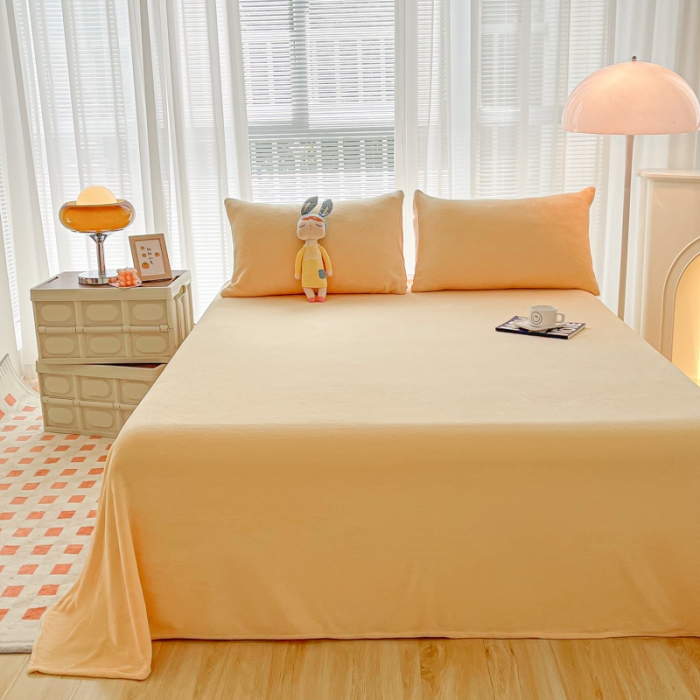 91家纺网 家纺一手货源 找家纺 雨帆家纺 2022新款牛奶绒单品床单系列 芝士黄