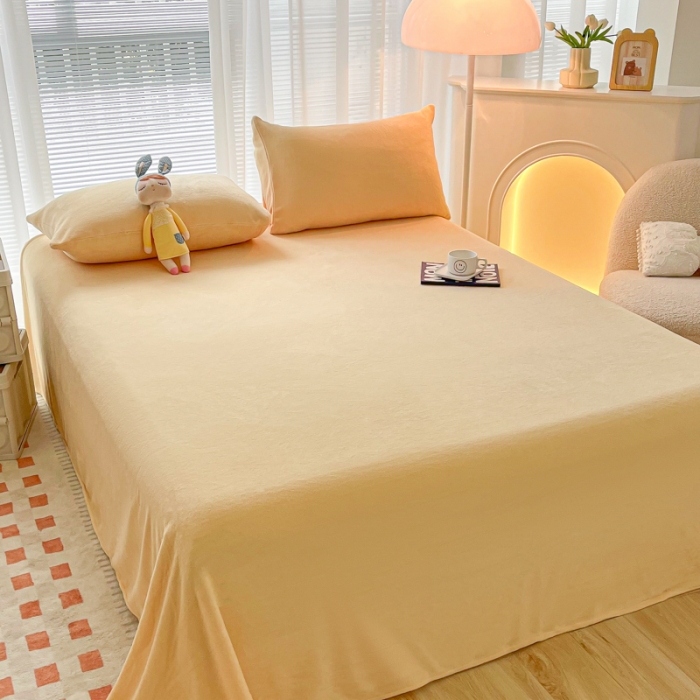 91家纺网 家纺一手货源 找家纺 雨帆家纺 2022新款牛奶绒单品床单系列 芝士黄