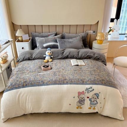 91家纺网 家纺一手货源 找家纺 （总）芃成 2022新款牛奶绒小香风刺绣卡通四件套