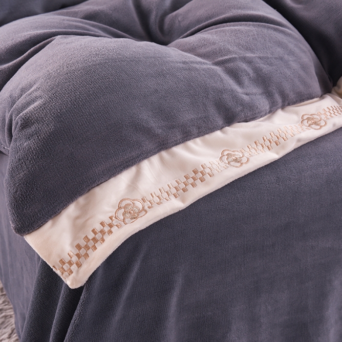 91家纺网 家纺一手货源 找家纺 绒世界 2024新款牛奶绒香斐系列四件套 气质灰