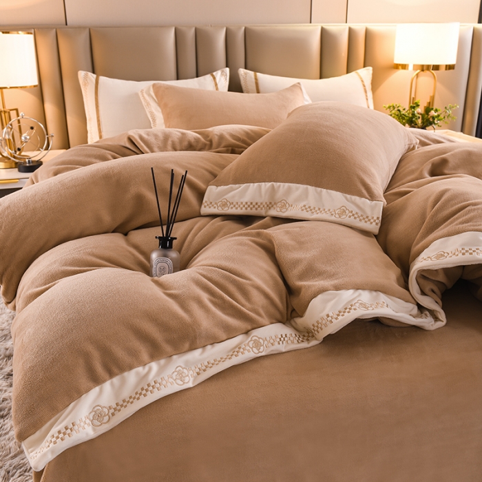 91家纺网 家纺一手货源 找家纺 绒世界 2024新款牛奶绒香斐系列四件套 香草咖