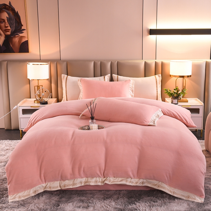 91家纺网 家纺一手货源 找家纺 绒世界 2024新款牛奶绒香斐系列四件套 樱花粉