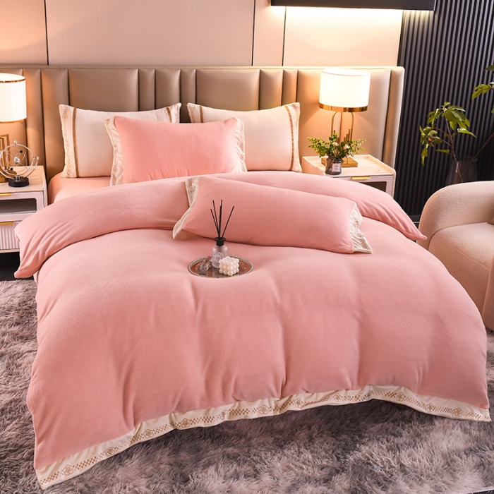 91家纺网 家纺一手货源 找家纺 绒世界 2024新款牛奶绒香斐系列四件套 樱花粉