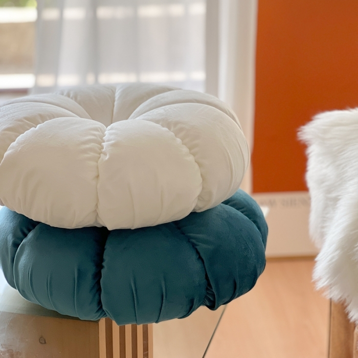 91家纺网 家纺一手货源 找家纺 （总）918拾朵家居 2022新款荷兰绒花苞圆枕