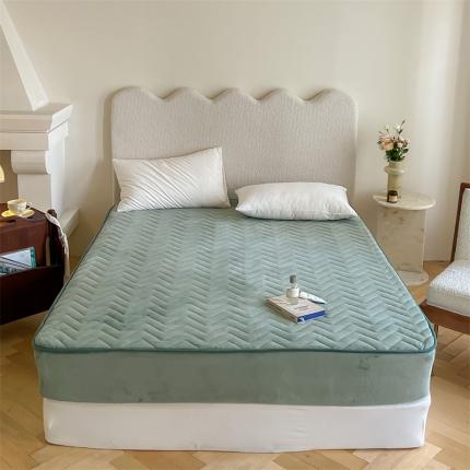 91家纺网 家纺一手货源 找家纺 三味舒屋 2024新款230g牛奶绒夹棉床笠 波浪碳绿