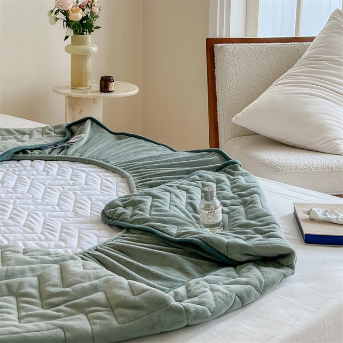 91家纺网 家纺一手货源 找家纺 三味舒屋 2024新款230g牛奶绒夹棉床笠 波浪碳绿