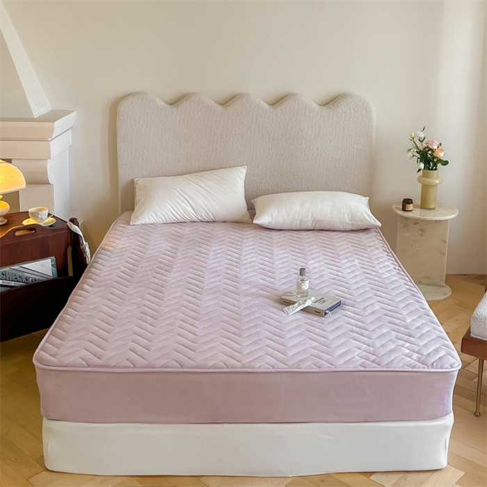 91家纺网 家纺一手货源 找家纺 三味舒屋 2024新款230g牛奶绒夹棉床笠 波浪杏仁粉