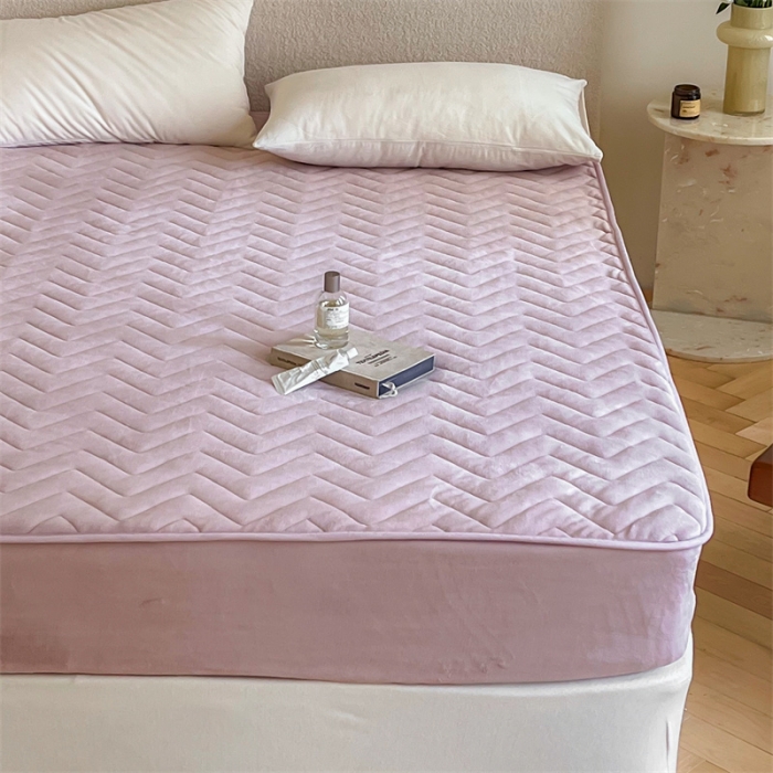 91家纺网 家纺一手货源 找家纺 三味舒屋 2024新款230g牛奶绒夹棉床笠 波浪杏仁粉