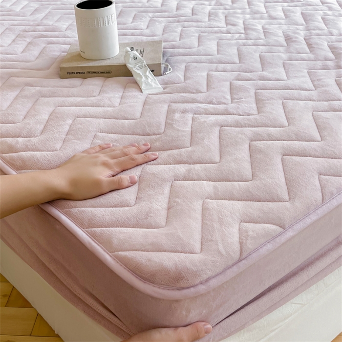 91家纺网 家纺一手货源 找家纺 三味舒屋 2024新款230g牛奶绒夹棉床笠 波浪杏仁粉