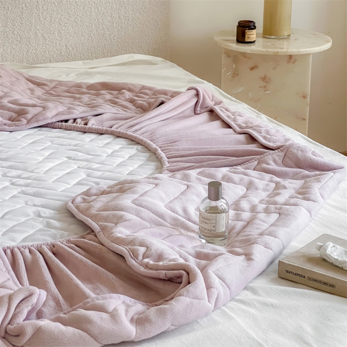 91家纺网 家纺一手货源 找家纺 三味舒屋 2024新款230g牛奶绒夹棉床笠 波浪杏仁粉