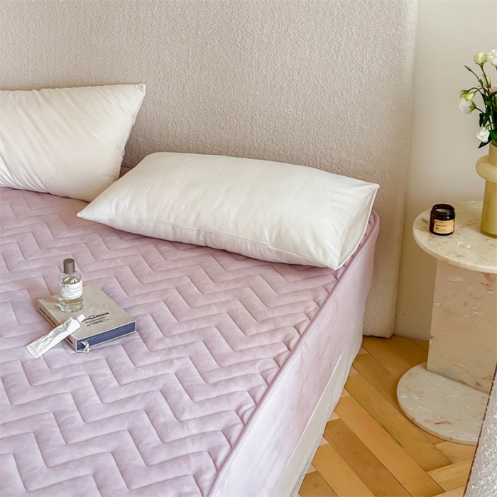 91家纺网 家纺一手货源 找家纺 三味舒屋 2024新款230g牛奶绒夹棉床笠 波浪杏仁粉