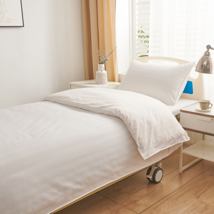 91家纺网 家纺一手货源 找家纺 啊雅 2025耐氯漂涤棉医护床上用品医院三件套 缎条白色