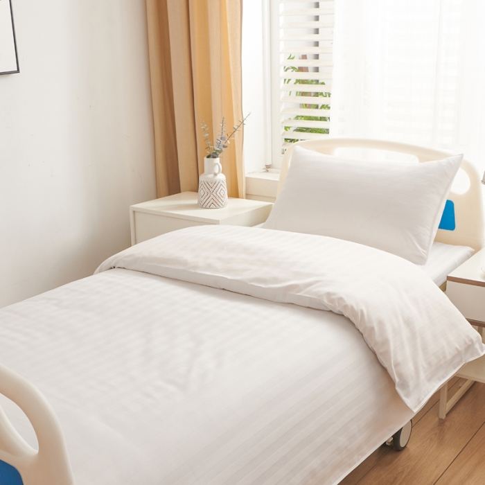 91家纺网 家纺一手货源 找家纺 啊雅 2025耐氯漂涤棉医护床上用品医院三件套 缎条白色