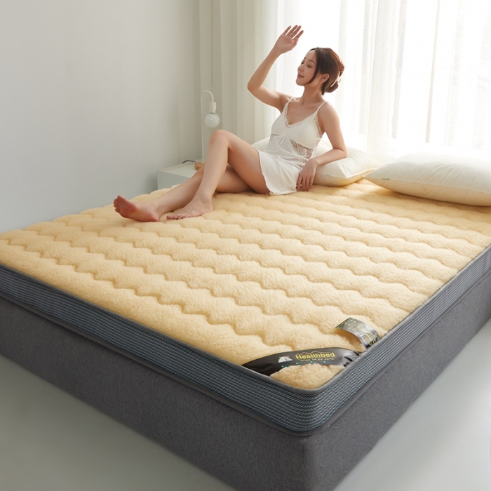 91家纺网 家纺一手货源 找家纺 优莱床垫 羊羔绒乳胶床垫 乳胶暖绒仿羊毛驼色（6cm）