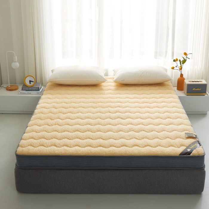 91家纺网 家纺一手货源 找家纺 优莱床垫2022羊羔绒乳胶床垫乳胶暖绒仿羊毛驼色（10cm）