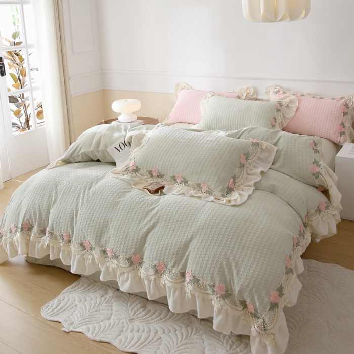 91家纺网 家纺一手货源 找家纺 玛奇朵 高定蕾丝边全消光云芙暖绒四件套-唯 一（场景2） 唯一-绿