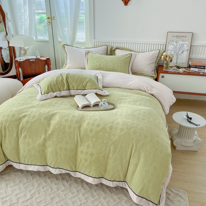 91家纺网 家纺一手货源 找家纺 玛奇朵新款全消光云芙雕花绒四件套-西雅图-场景1 西雅图-绿