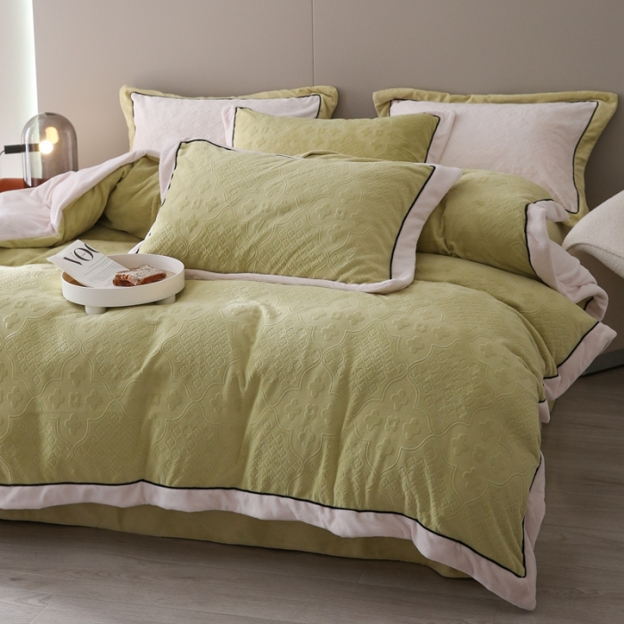 91家纺网 家纺一手货源 找家纺 总玛奇朵 2022新款全消光云芙雕花绒四件套-西雅图-场景2