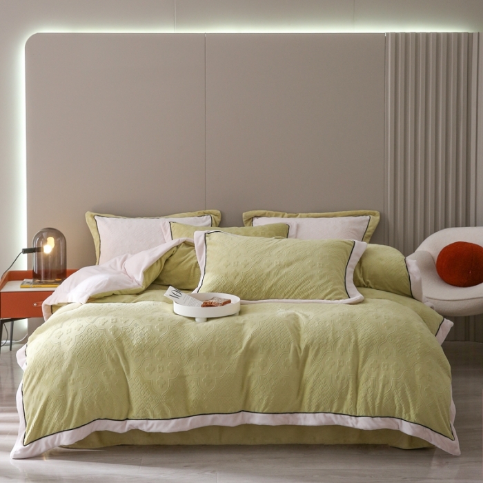 91家纺网 家纺一手货源 找家纺 玛奇朵 全消光云芙雕花绒四件套-西雅图-场景2 西雅图-绿