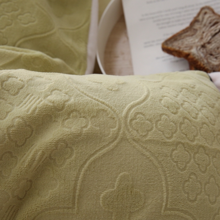 91家纺网 家纺一手货源 找家纺 玛奇朵 全消光云芙雕花绒四件套-西雅图-场景2 西雅图-绿