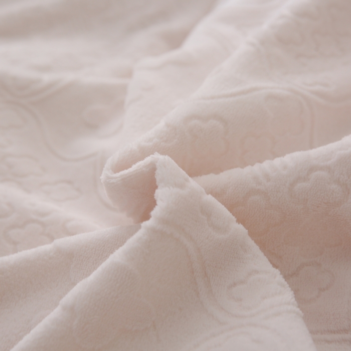 91家纺网 家纺一手货源 找家纺 玛奇朵 全消光云芙雕花绒四件套-西雅图-场景2 西雅图-米白