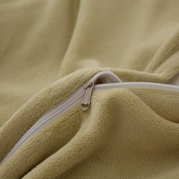 91家纺网 家纺一手货源 找家纺 玛奇朵 全消光云芙雕花绒四件套-西雅图-场景2 西雅图-米白