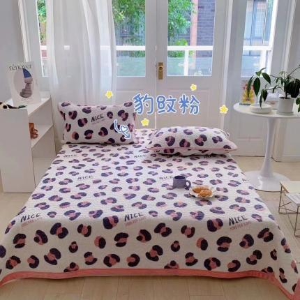 91家纺网 家纺一手货源 找家纺 赫梵茜2022新款秋冬必入牛奶绒床盖床盖 豹纹粉
