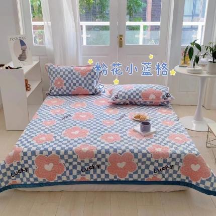 91家纺网 家纺一手货源 找家纺 赫梵茜2022新款秋冬必入牛奶绒床盖床盖 粉花小蓝格