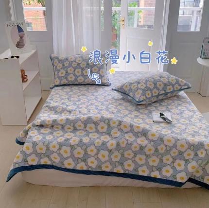 91家纺网 家纺一手货源 找家纺 赫梵茜2022新款秋冬必入牛奶绒床盖床盖 浪漫小白花