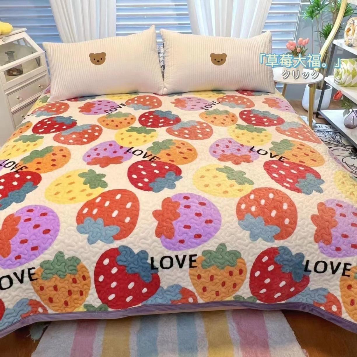 91家纺网 家纺一手货源 找家纺 赫梵茜2022新款秋冬必入牛奶绒床盖床盖 草莓大福