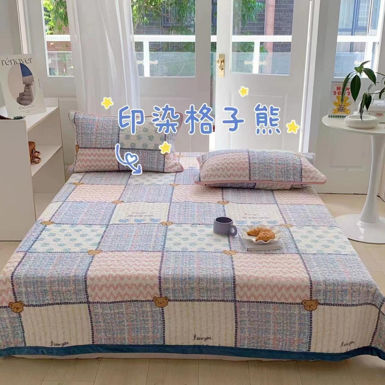 91家纺网 家纺一手货源 找家纺 赫梵茜2022新款秋冬必入牛奶绒床盖床盖 印染格子熊