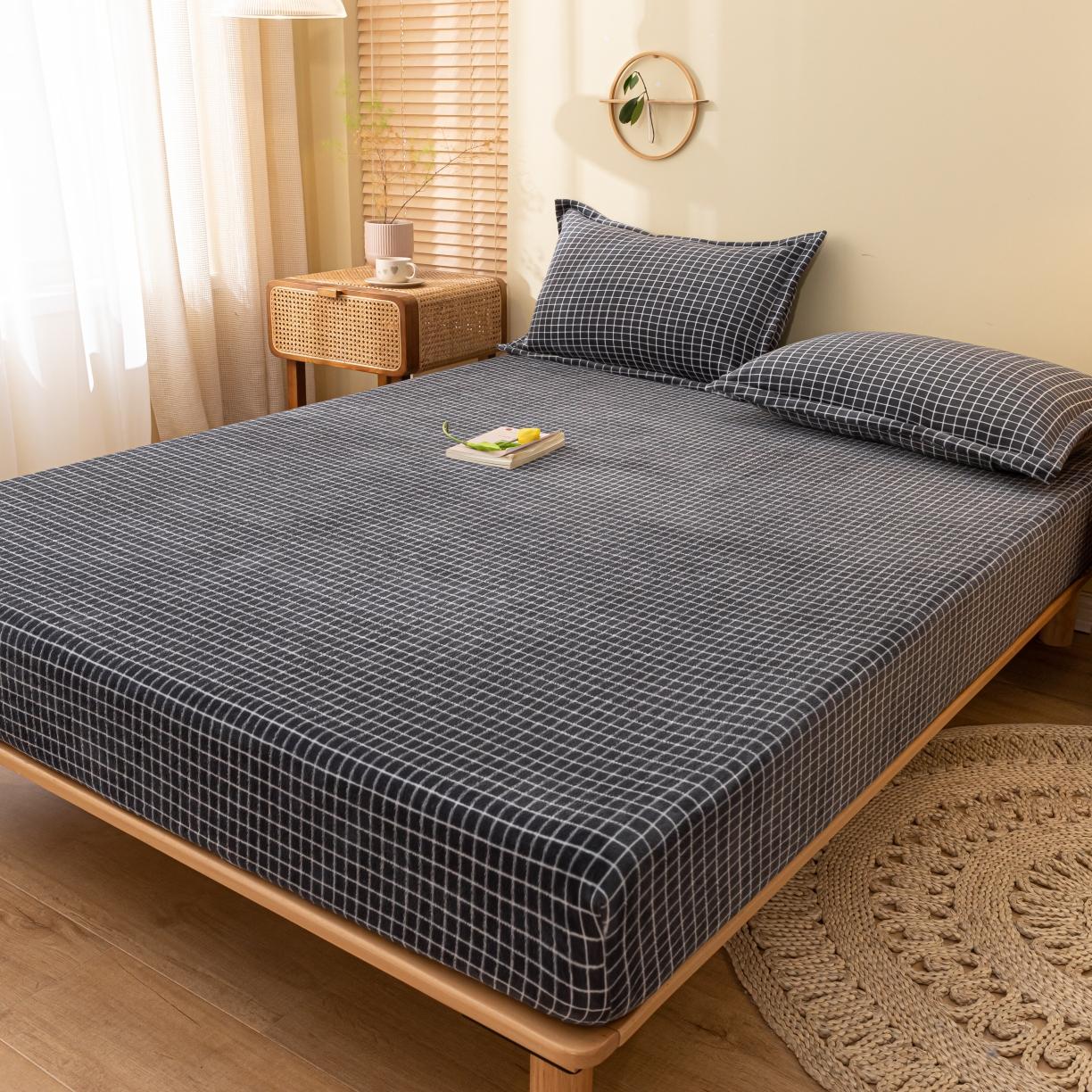 91家纺网 家纺一手货源 找家纺 春寻家纺 2022新款加厚牛奶绒床笠 黑白小格