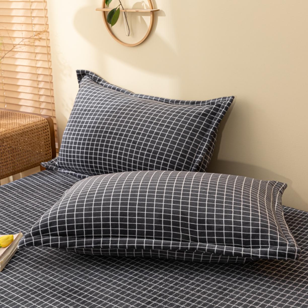 91家纺网 家纺一手货源 找家纺 春寻家纺 2022新款加厚牛奶绒床笠 黑白小格