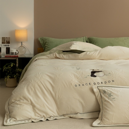 91家纺网 家纺一手货源 找家纺 2022锦芙牛奶绒思竹系列 思竹熊猫-云白