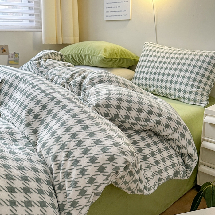 91家纺网 家纺一手货源 找家纺 (总) 怡家居 2022新款高克重牛奶绒千鸟格纯色混搭四件套