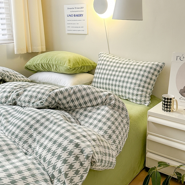 91家纺网 家纺一手货源 找家纺 (总) 怡家居 2022新款高克重牛奶绒千鸟格纯色混搭四件套