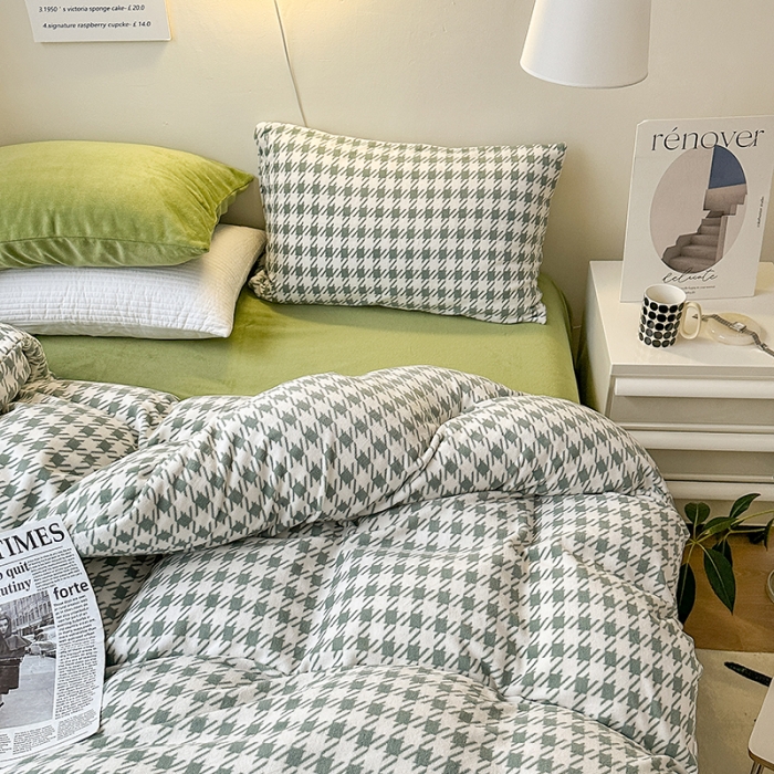 91家纺网 家纺一手货源 找家纺 (总) 怡家居 2022新款高克重牛奶绒千鸟格纯色混搭四件套