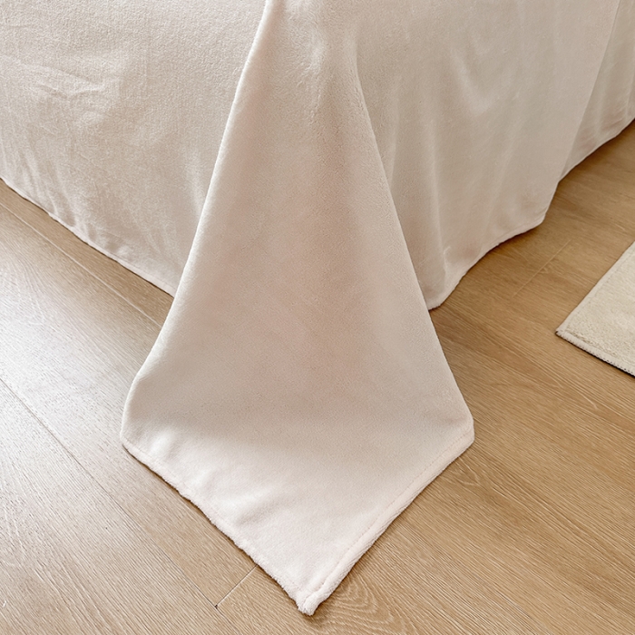 91家纺网 家纺一手货源 找家纺 怡家居2022新款高克重牛奶绒千鸟格纯色混搭四件套 千鸟格粉