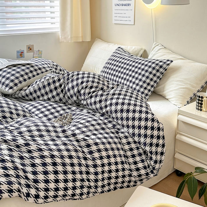 91家纺网 家纺一手货源 找家纺 怡家居2022新款高克重牛奶绒千鸟格纯色混搭四件套 千鸟格黑